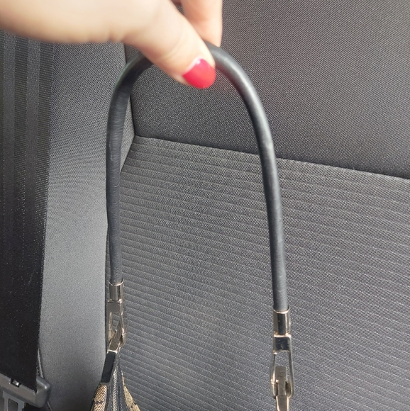 Gucci GG Small Canvas Shoulder Bag ๐ค๐ - Picture 6 of 13